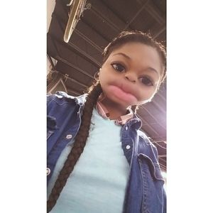 Meet your Posher, Monique